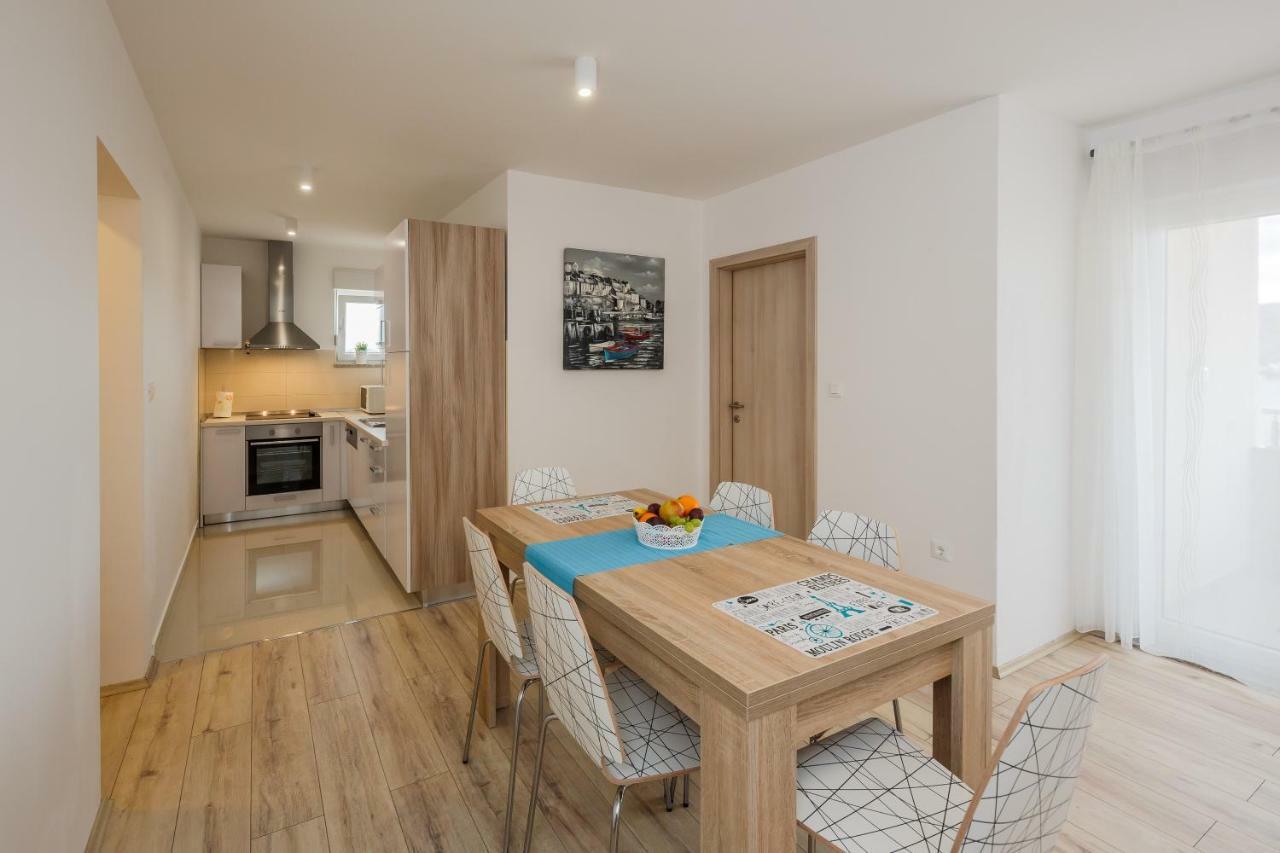 Apartments Mare Trogir Exterior foto